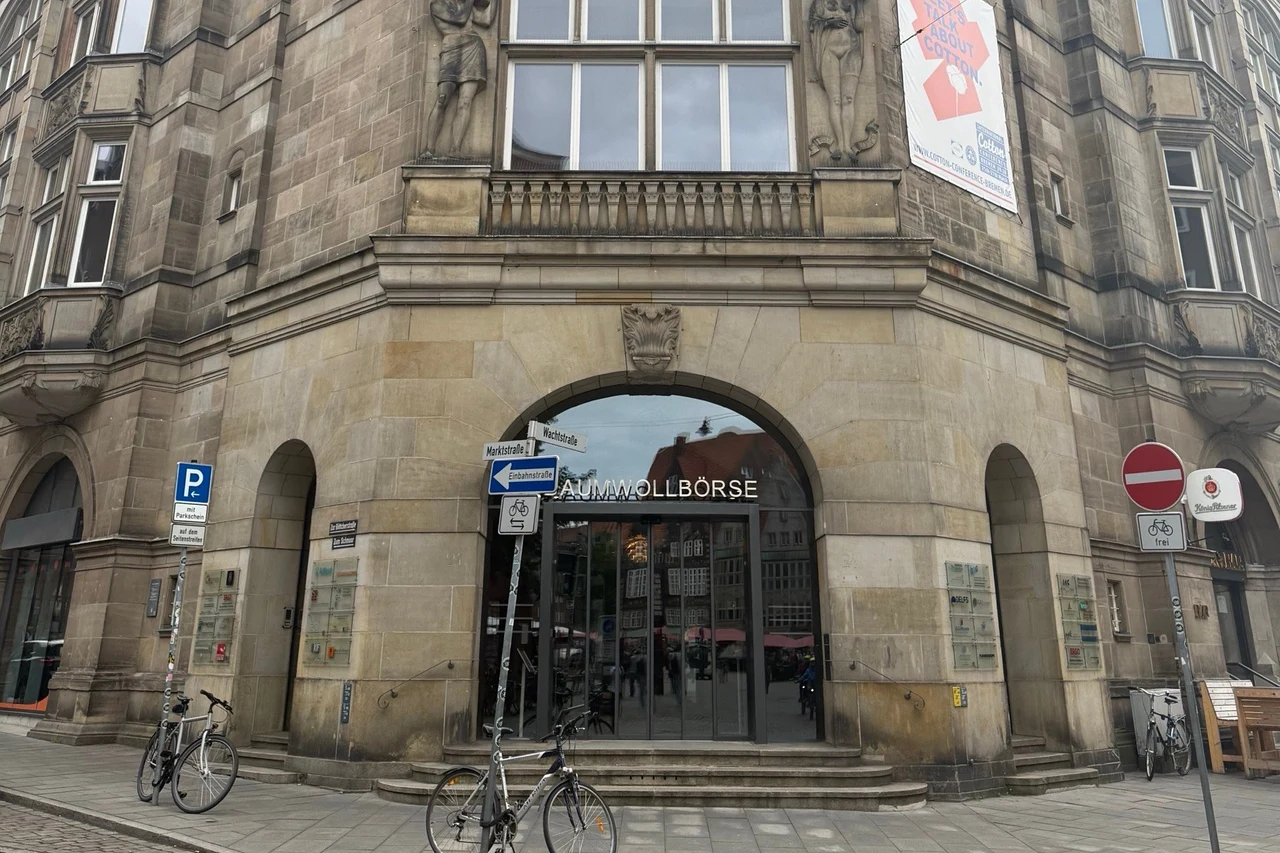 Die Bremer Baumwollbörse an der Wachtstraße, Eckansicht mit dem Rundbogen über dem Eingang